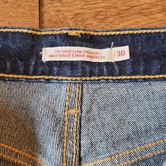 Levi's Women 70's High Slim Straight Jeans - Picture 9 of 9